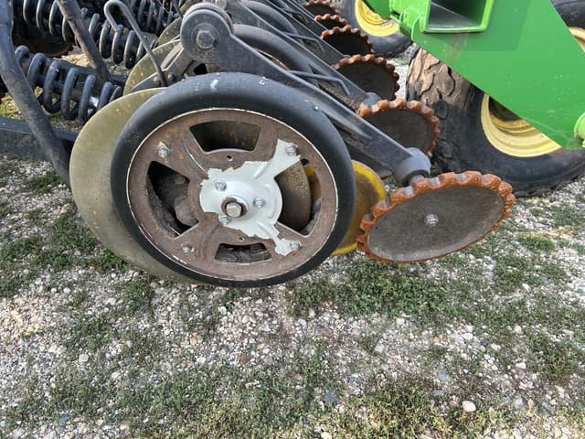 Image of John Deere 1890 equipment image 4