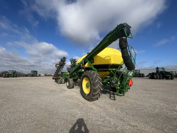 Image of John Deere 1890 equipment image 1