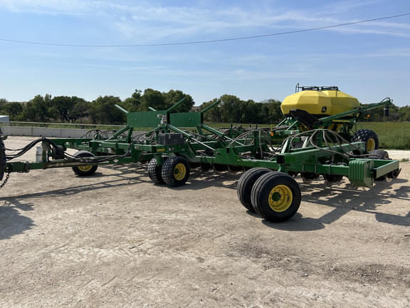 Image of John Deere 1890 equipment image 1