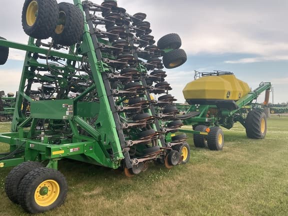 Image of John Deere 1890 equipment image 1