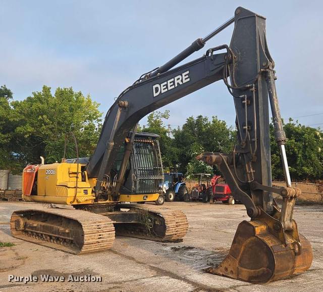 Image of John Deere 200D-LC equipment image 2