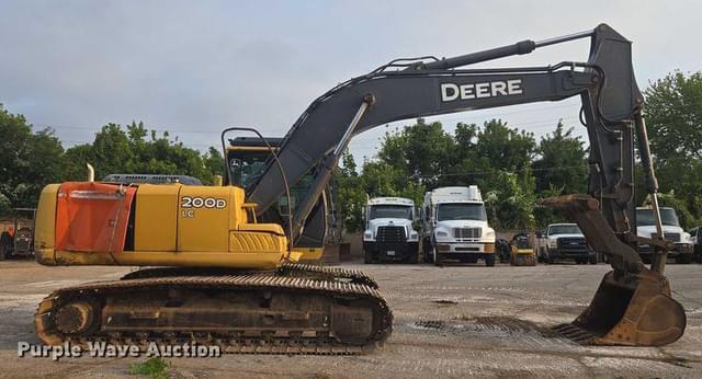 Image of John Deere 200D-LC equipment image 3