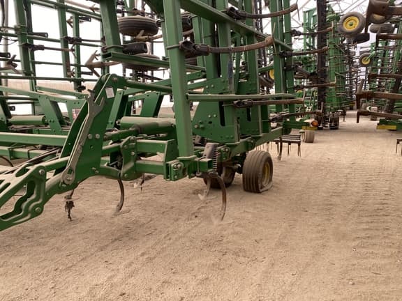 Image of John Deere 2210 equipment image 1