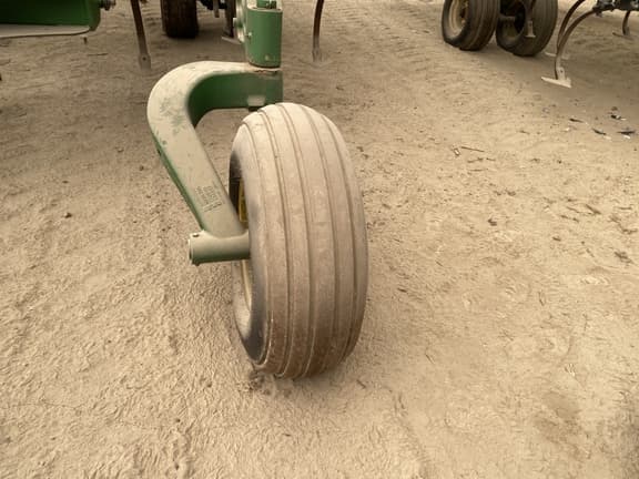 Image of John Deere 2210 equipment image 2