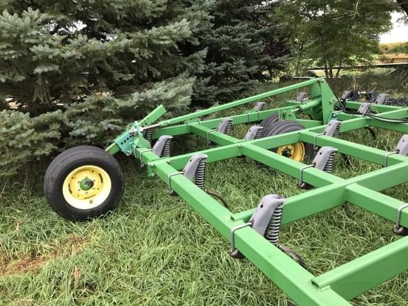Image of John Deere 2210 equipment image 4