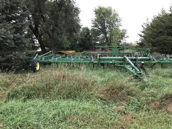 Image of John Deere 2210 equipment image 3