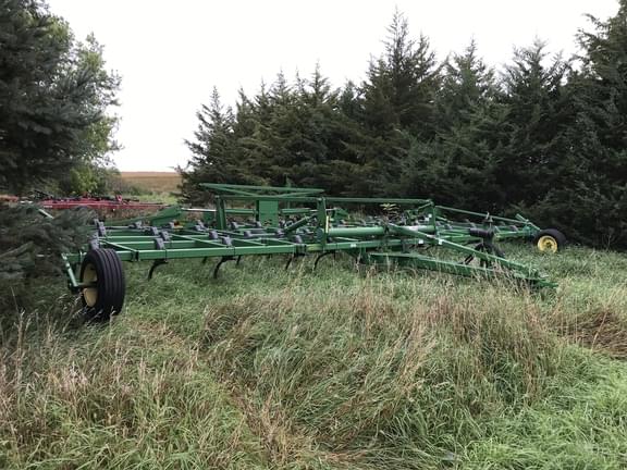 Image of John Deere 2210 equipment image 2