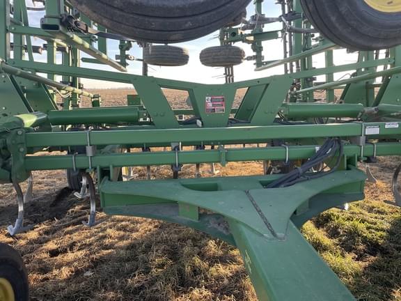 Image of John Deere 2210 equipment image 2