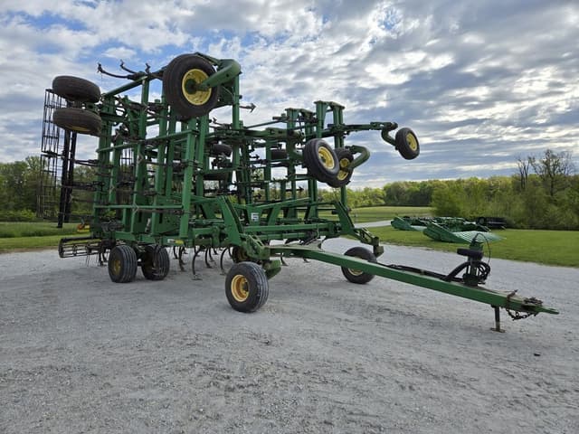Image of John Deere 2210 equipment image 2