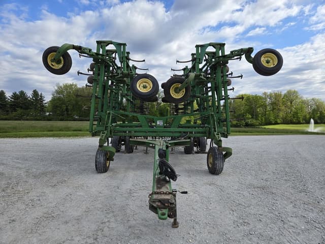 Image of John Deere 2210 equipment image 1
