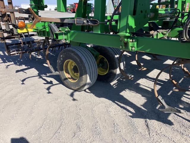 Image of John Deere 2210 equipment image 4