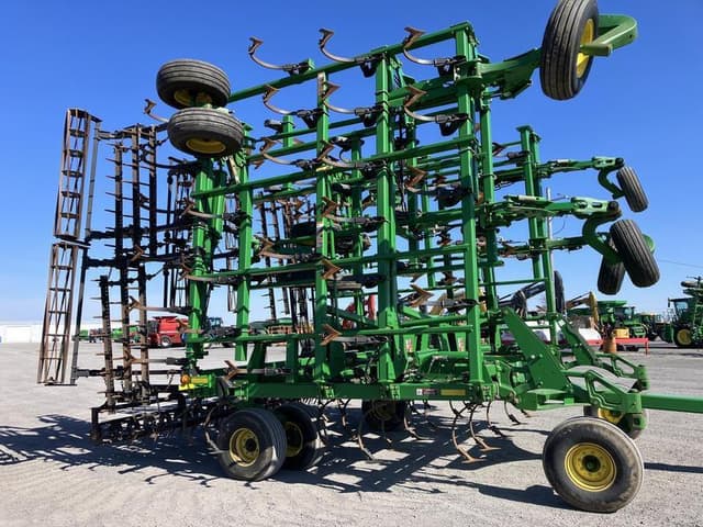 Image of John Deere 2210 equipment image 2