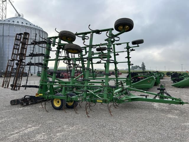 Image of John Deere 2210 equipment image 1