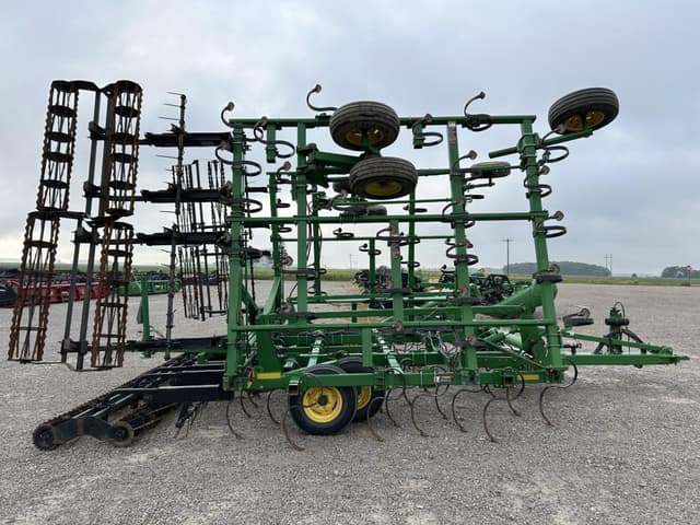 Image of John Deere 2210 equipment image 3