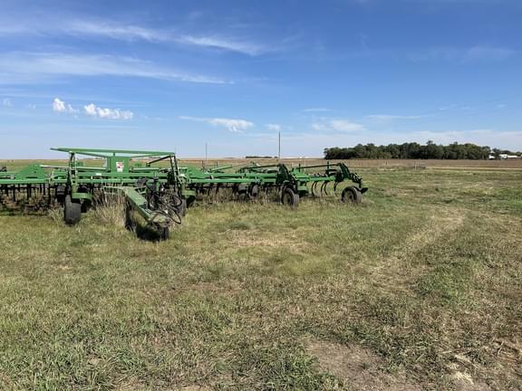 Image of John Deere 2210 equipment image 2