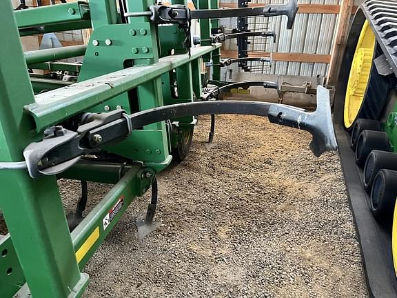 Image of John Deere 2210 equipment image 2