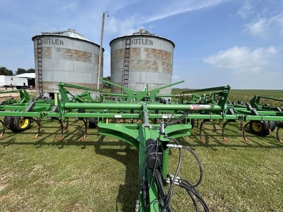 Image of John Deere 2210 equipment image 2