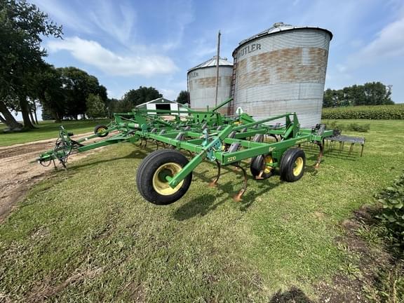 Image of John Deere 2210 equipment image 4
