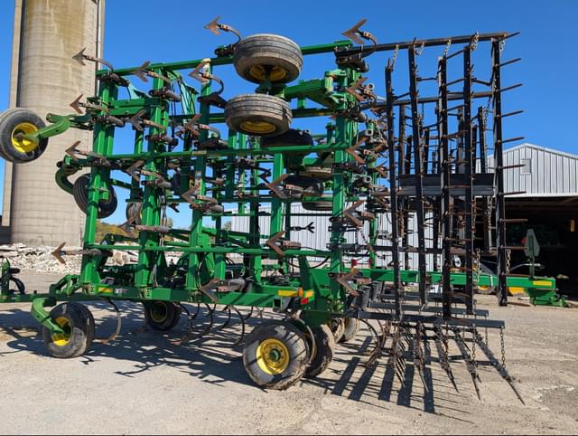 Image of John Deere 2210 equipment image 2