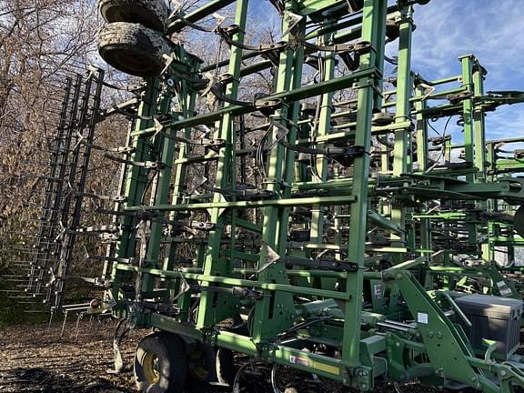 Image of John Deere 2210 equipment image 2