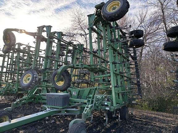 Image of John Deere 2210 equipment image 1