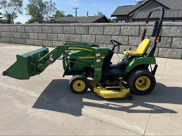 Image of John Deere 2305 equipment image 3