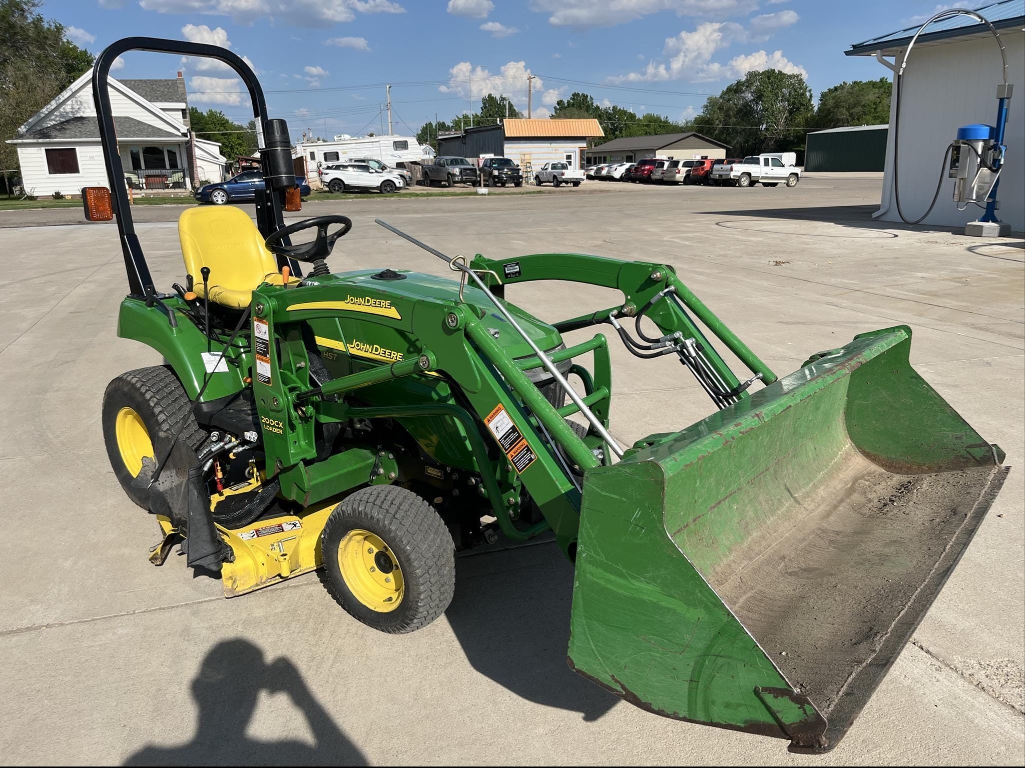 2009 John Deere 2305 Equipment Image0
