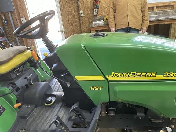 Image of John Deere 2305 equipment image 3