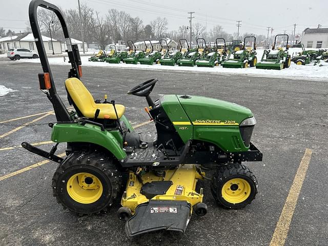 Image of John Deere 2305 equipment image 3