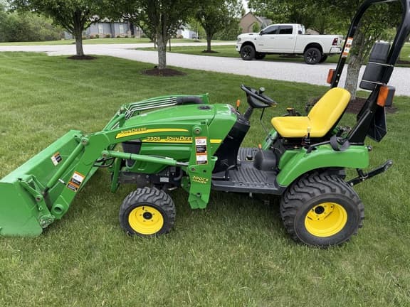 Image of John Deere 2305 equipment image 1