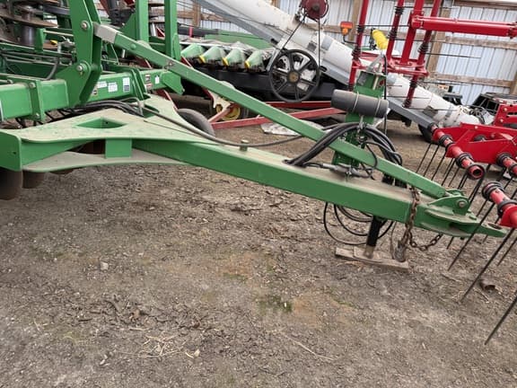 Image of John Deere 2310 equipment image 3