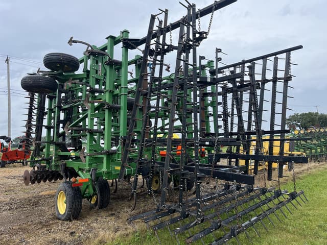 Image of John Deere 2310 equipment image 3