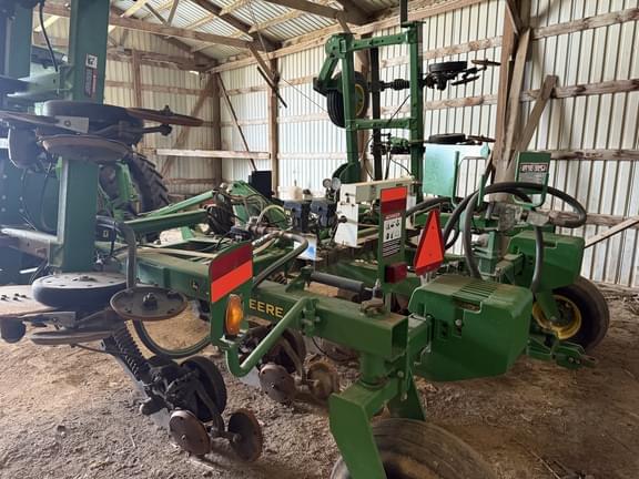 Image of John Deere 2510H equipment image 2
