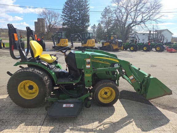 Image of John Deere 2520 equipment image 2