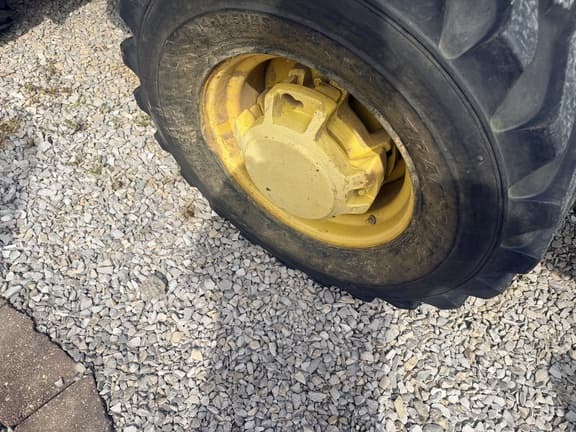 Image of John Deere 2720 equipment image 4