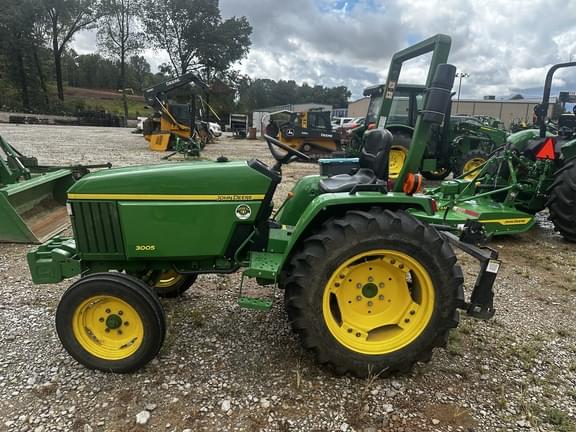 Image of John Deere 3005 equipment image 1
