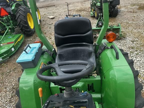 Image of John Deere 3005 equipment image 3