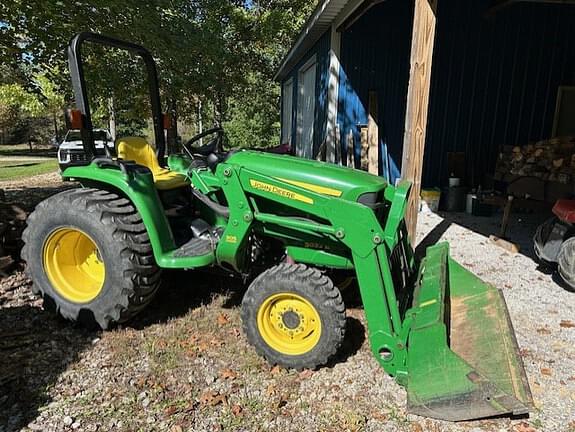 Image of John Deere 3032E equipment image 1