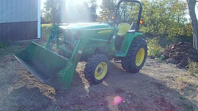 Image of John Deere 3032E equipment image 3