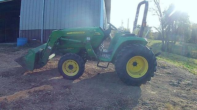 Image of John Deere 3032E equipment image 4