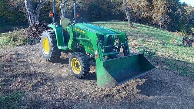 Image of John Deere 3032E equipment image 1