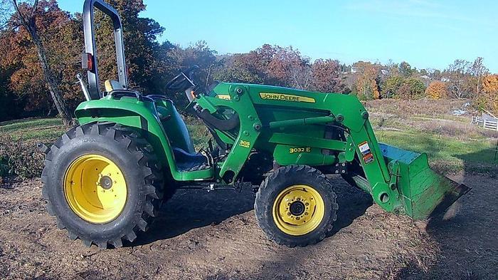 Image of John Deere 3032E Primary image
