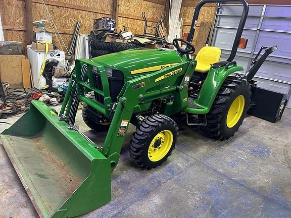 Image of John Deere 3032E equipment image 2