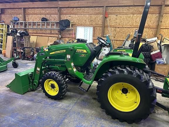 Image of John Deere 3032E equipment image 4