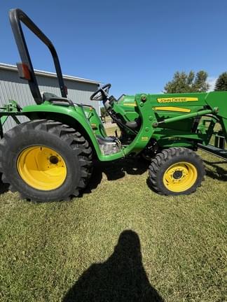Image of John Deere 3032E equipment image 3