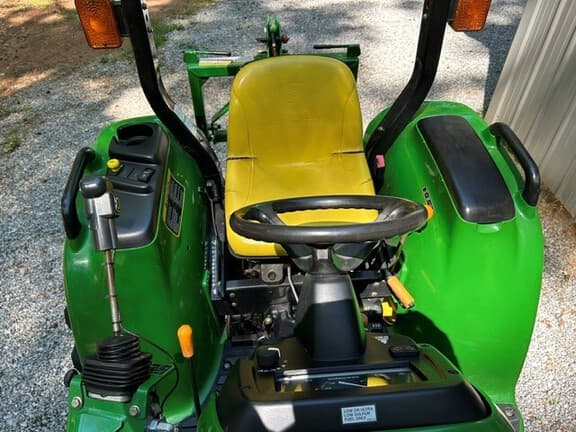 Image of John Deere 3032E equipment image 4