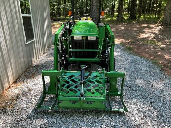 Image of John Deere 3032E equipment image 2