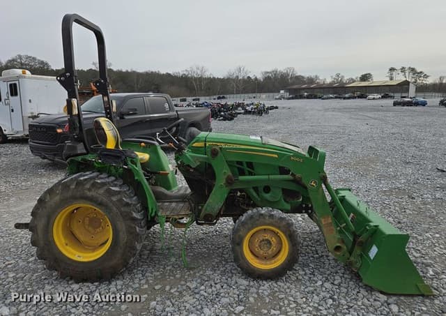 Image of John Deere 3032E equipment image 3