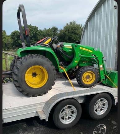 Image of John Deere 3038E equipment image 2