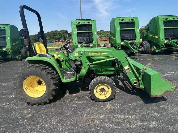 Image of John Deere 3038E equipment image 4